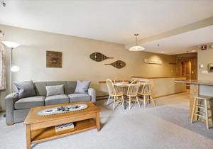Amazing view, location, ski back trails, sports center, pool Highridge B4 Highridge