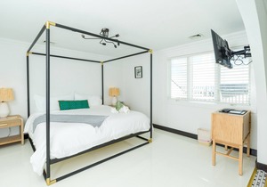 Aqua by American Beech - Rooftop Suite