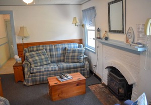 Beach Hills Rd 18. Cute cottage less than 200 yards from sandy beach