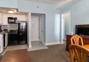 Beach Vacation! 3 Spacious Units w/Kitchen, Free Parking, Bar, Pool!