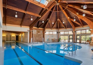 Beautiful condo with fireplace, on site spa & fitness center Woods Resort 26