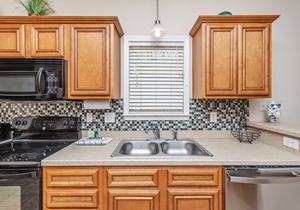 Beautiful Cottage w/Pool, Steps to Beach, Free WiFi and parking