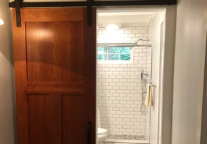 Beautiful Home in Bolton Landing. Short walk to town & beach!