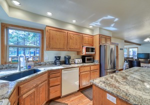 Beautiful & spacious home in a great location with private hot tub