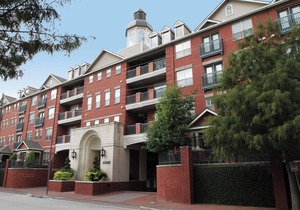 Beautiful Uptown/Galleria Mid-Rise For Lease!