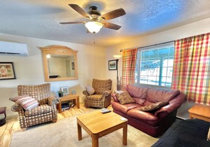 Bend Parkside Cottage—aka: 'Dog Paradise'