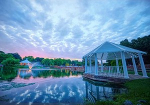 Bethpage Hewick Two-Bedroom Cottage 26