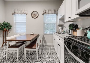 Carytown Home/Fenced Yard/3 TVs/Family-Friendly