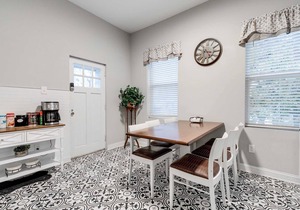 Carytown Home/Fenced Yard/3 TVs/Family-Friendly