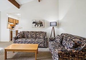 Cedarbrook Queen Suite 103
