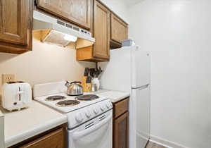 Cedarbrook Queen Suite 103