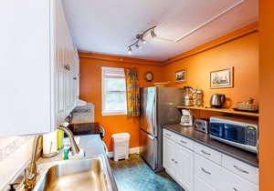 Centrally located condo w/2 decks & shared pool/hot tub - walk to everything
