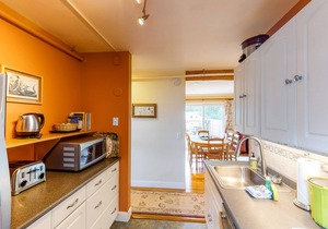 Centrally located condo w/2 decks & shared pool/hot tub - walk to everything
