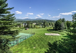 Centrally located condo w/2 decks & shared pool/hot tub - walk to everything