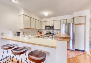 Charming, dog-friendly home with a private sauna, full kitchen, & furnished deck