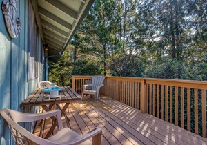 Cheery Cabin 3 Minutes to the Beach Near Downtown Manzanita Will Charm You!