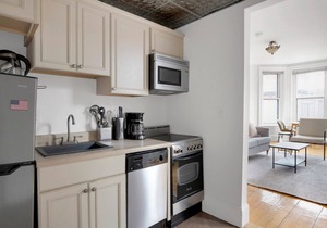 Classic Back Bay 1BR steps from restaurants and shopping by Blueground