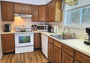Close to shops/dining, pet-friendly, AC/FP, patio, pool access. A0056 by LRS