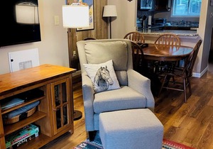 Close to shops/dining/town. TV, WiFi, AC, pet-friendly. A0125 by LRS