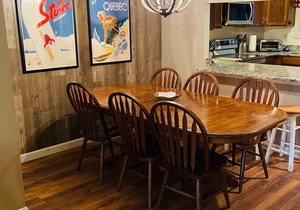 Close to shops/dining/town. TV, WiFi, AC, pet-friendly. A0125 by LRS