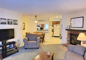Close to shops/dining/town access. Pet-friendly, Wifi, AC, deck. A0039 by LRS