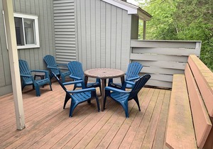 Close to shops/dining/town access. Pet-friendly, Wifi, AC, deck. A0039 by LRS