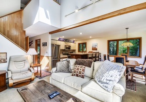 Colony Club E23 wonderful town home in the center of Killington.