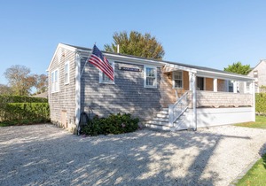 Completely Renovated Brant Point Vacation Home - Walk To Town & Beach!