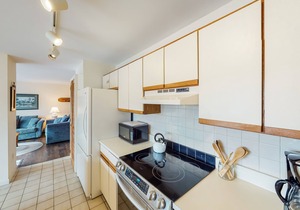 Conveniently located mountain condo with indoor pool & hot tub - close to skiing
