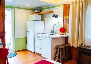 Cottage 1-2 - Year Round Pet Friendly - 2 Bedroom/1 Bath End Unit