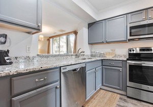 Courtside 94 - Updated Ground Floor 2 bedroom
