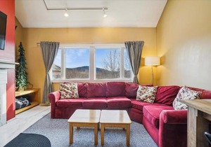 Cozy,1 bedroom loft condo! Ski back trails, shuttle& Sports center Highridge E11