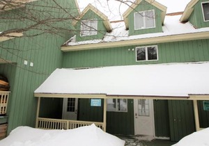 Cozy 2-Bedroom Northbrook #3 with Fireplace