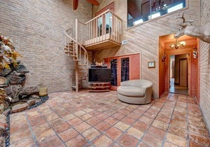 Cozy Mediterranean Colonial House in Galleria