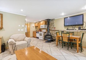 Cozy one bedroom Edgemont A1 condo on the shuttle route & ski back trail