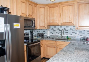 D103 · Winterplace Ski in Ski out condo First floor! D103