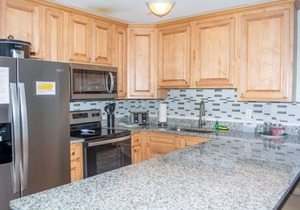 D104 · Winterplace Ski in Ski out condo First floor! D104