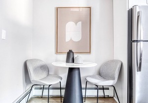 Dapper Back Bay Studio, Steps from Newbury St. w/patio by Blueground