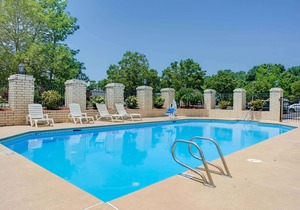 Days Inn by Wyndham Newport News City Center Oyster Point