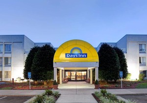 Days Inn by Wyndham Newport News City Center Oyster Point