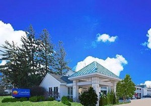 Days Inn & Suites by Wyndham Albany