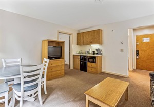 Deluxe 1 bedroom suite located on first floor with outdoor heated pool 118/120