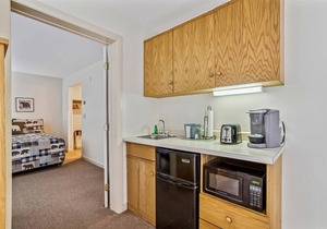 Deluxe 1 bedroom suite located on first floor with outdoor heated pool 118/120