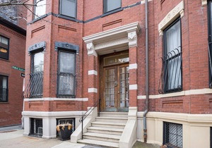 Deluxe Back Bay Studio, steps from Newbury & T, by Blueground