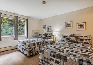 Deluxe one bedroom suite located on 2nd floor with outdoor heated pool 21820