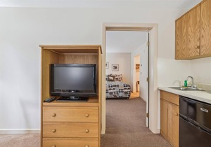 Deluxe one bedroom suite located on first floor with outdoor heated pool 11517