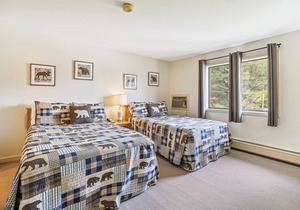 Deluxe one bedroom suite located on 2nd floor with outdoor heated pool 21921