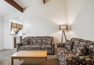Deluxe Two Bedroom Suite on the 1st floor with outdoor heated pool 10506