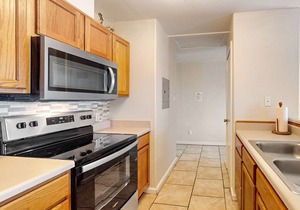 Dog-friendly Condo with Pool & Free WiFi - Walk to the Beach