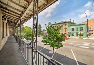 Downtown Mount Vernon Apt - 20 Mi to Vineyard